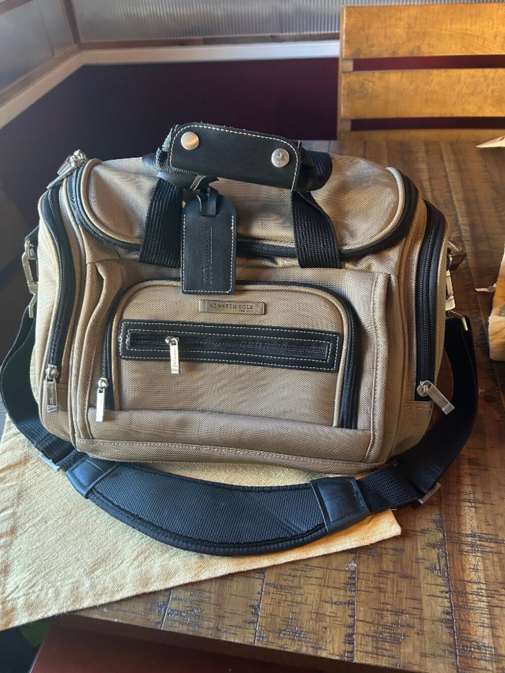 Kenneth Cole Reaction Travel Duffel bag  Khaki  Dual top handles , shoulder stra